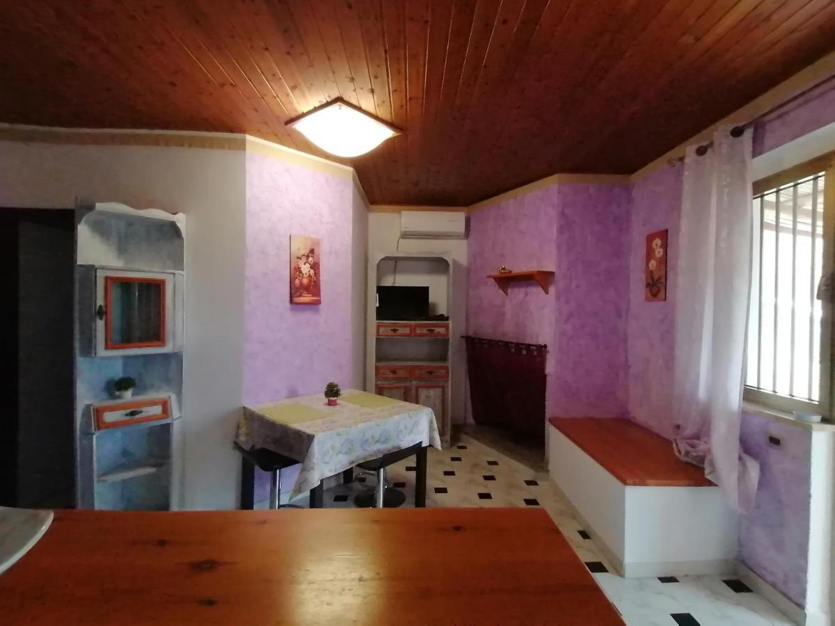 Casa Carlo Lägenhet Chia Exteriör bild