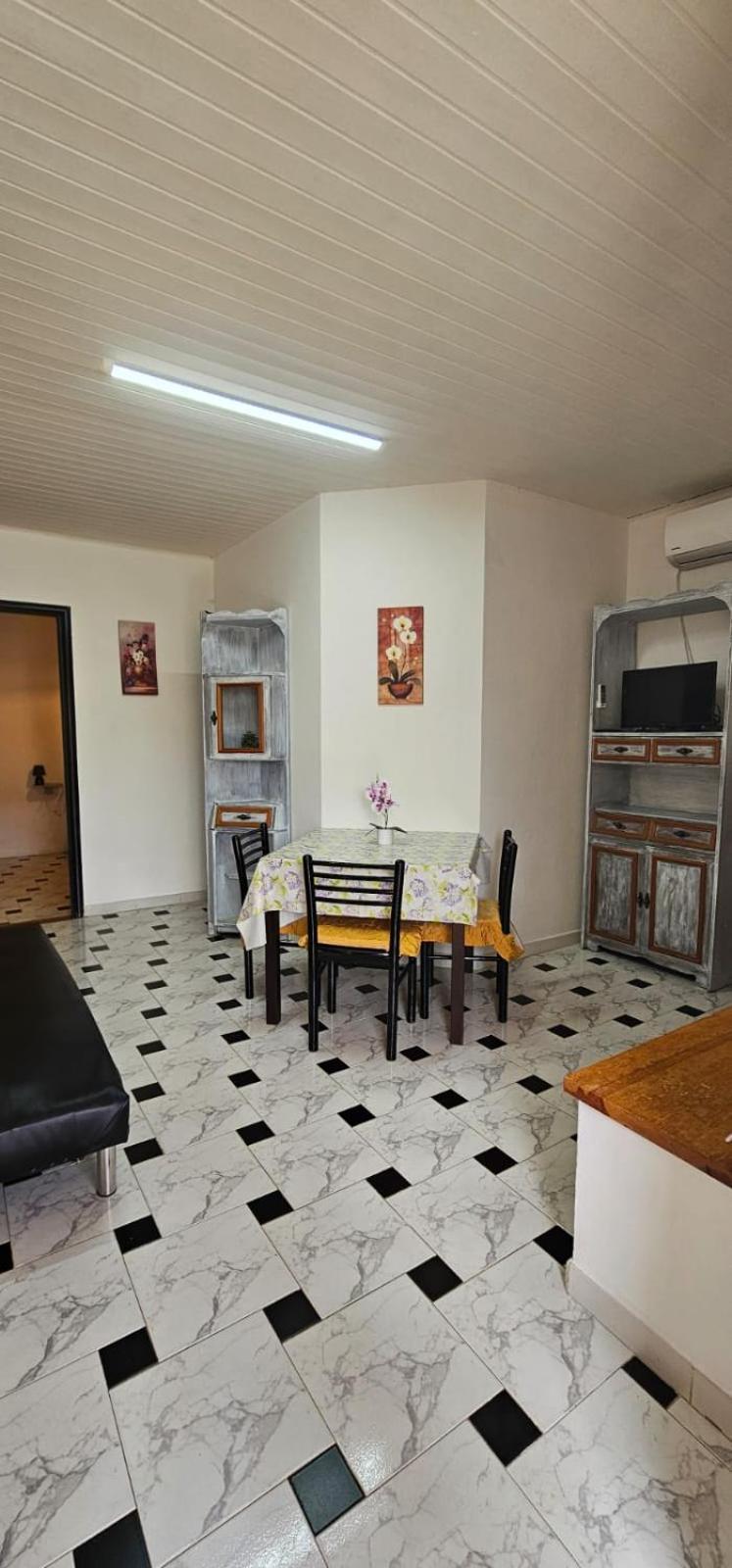 Casa Carlo Lägenhet Chia Exteriör bild