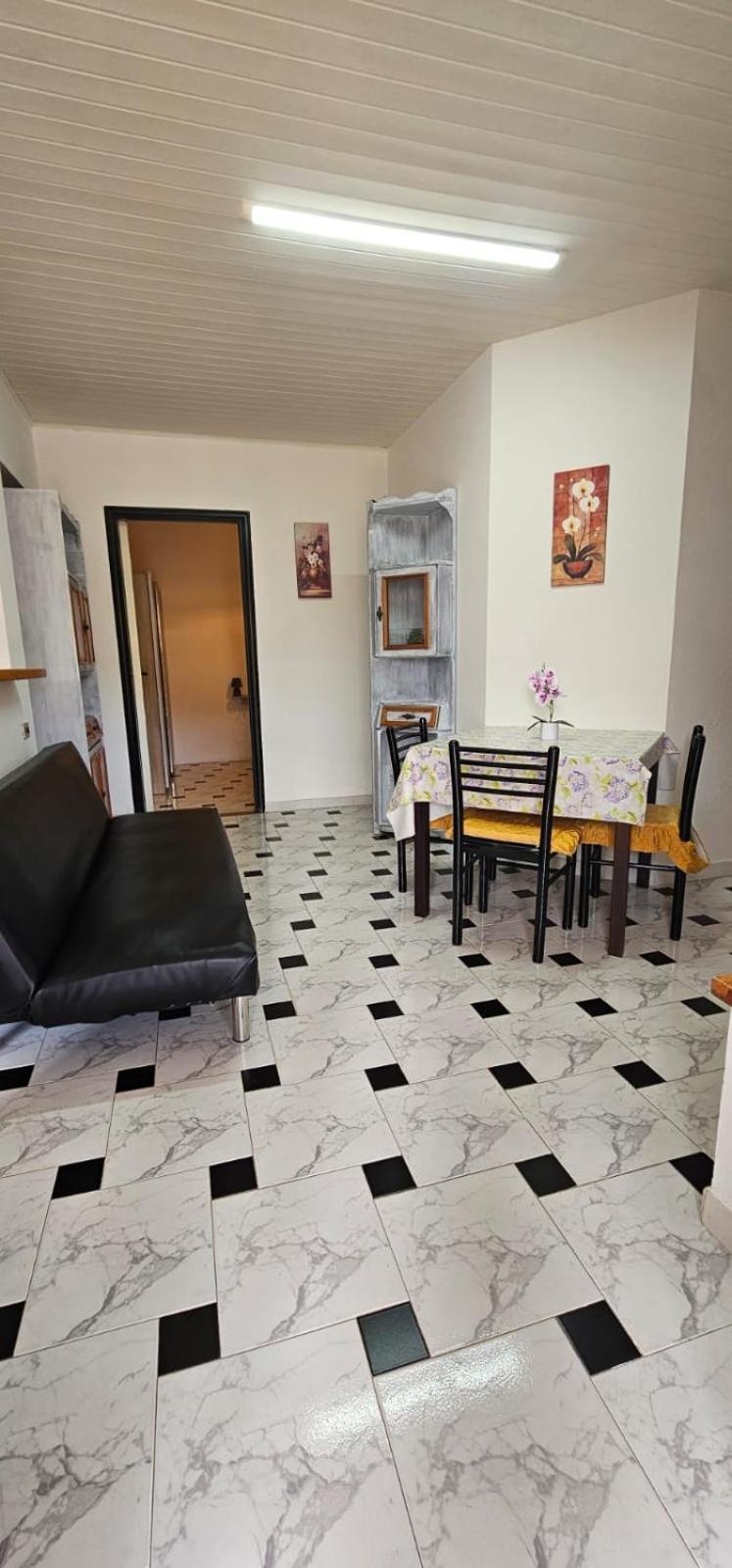 Casa Carlo Lägenhet Chia Exteriör bild